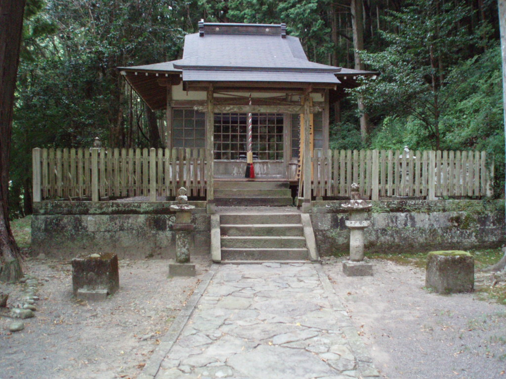 滝尻王子の鳥居と杉林